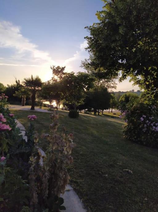 Grande Maison Avec Vue Sur Le Lac Saramon 외부 사진
